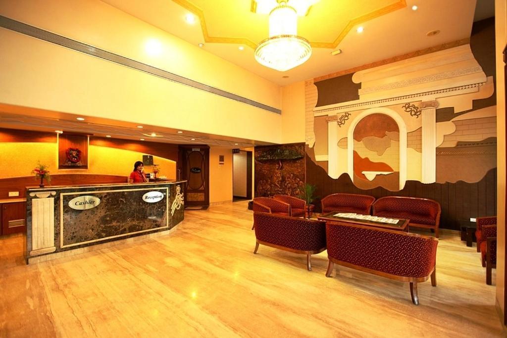 Brijwasi Royal Hotel Matura Exterior foto